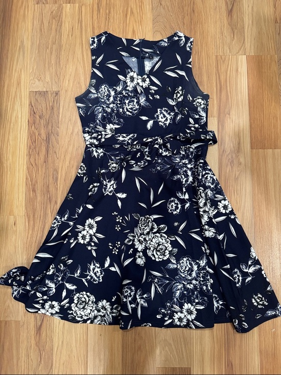 None Dresses & Skirts - Sleeveless Navy Floral Midi Dress with Tie Waist